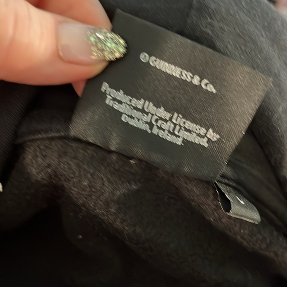 Guinness Cropped Sweatshirt Hoodie with Faux Shirt Underneath Size Large Beer - Picture 8 of 10